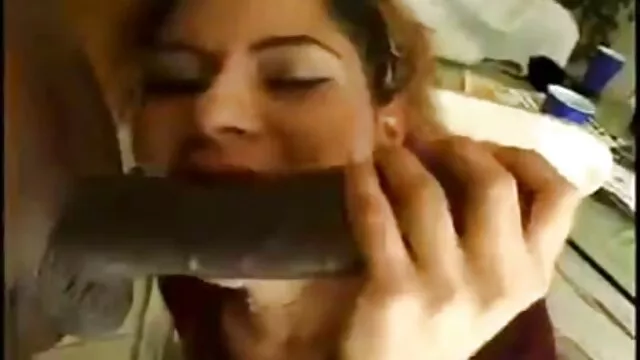Hai ngày sex nhat lon khong long đau khổ, Sarah Jane, Ceylon