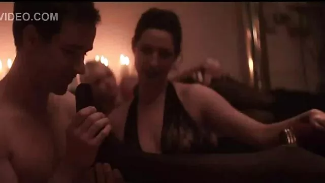 Mụn cóc James xiềng sex trai tay gai nhat xích, con trai Deep Throat tàn bạo